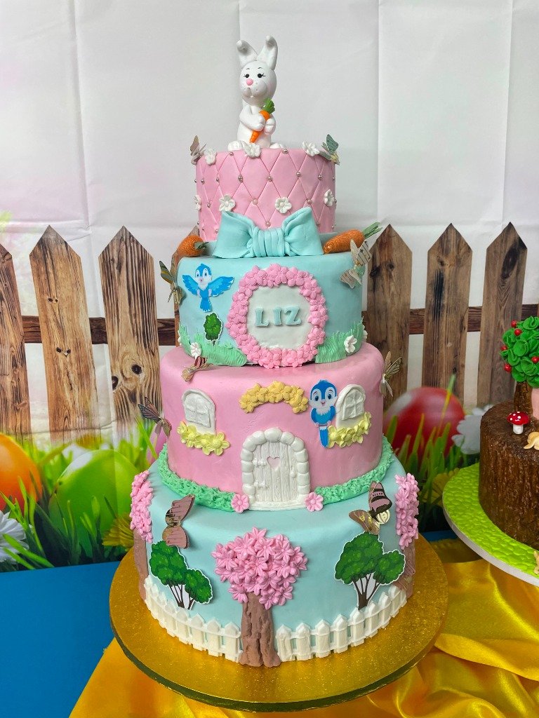 Custom birthday cake multinivel in Orange NJ